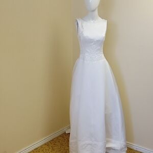 Da Vinci Size 4 White Sleeveless Dress